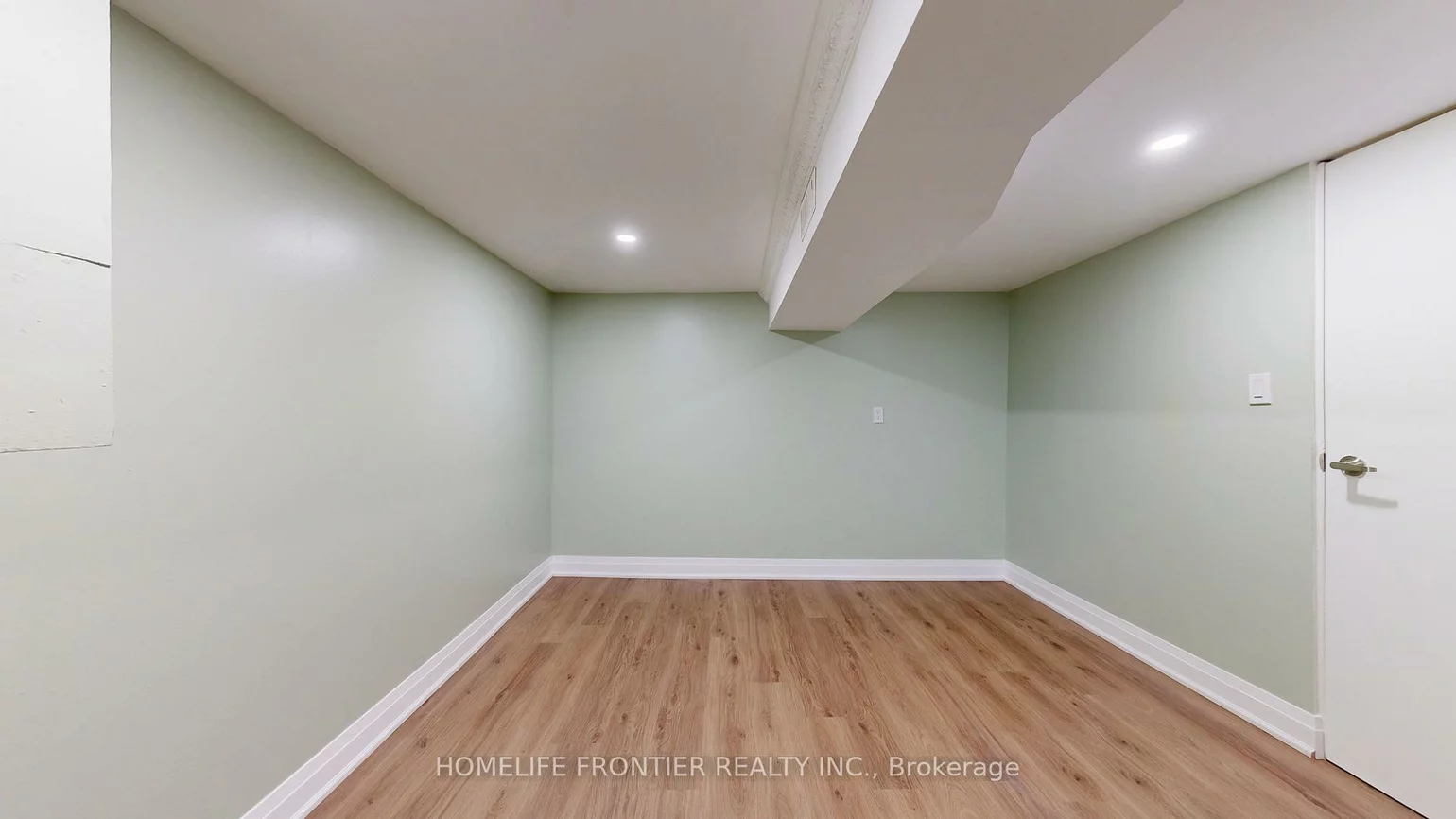 30, Farr, Mount Olive-Silverstone-Jamestown, Toronto