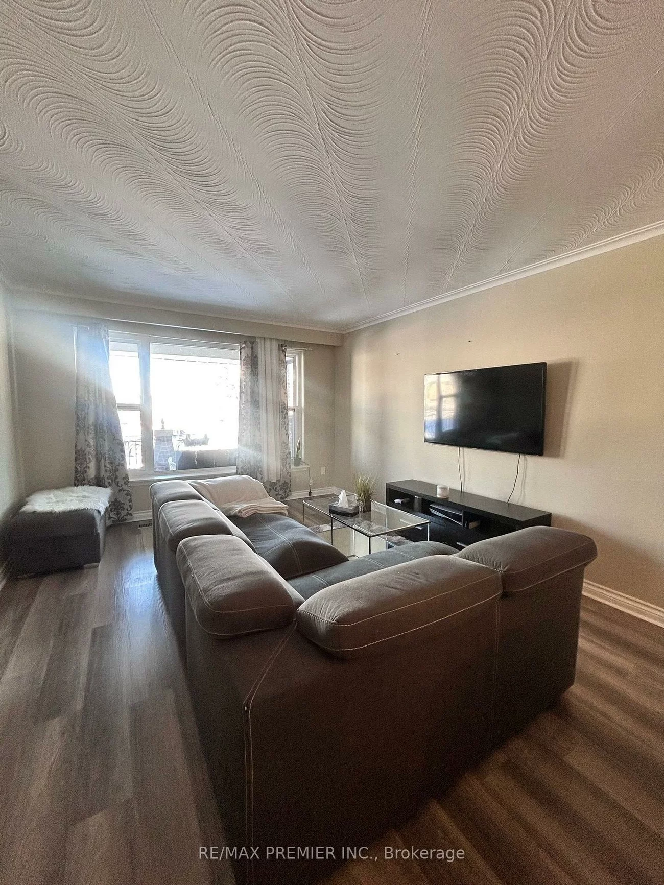 15, Lantos, Downsview-Roding-CFB, Toronto