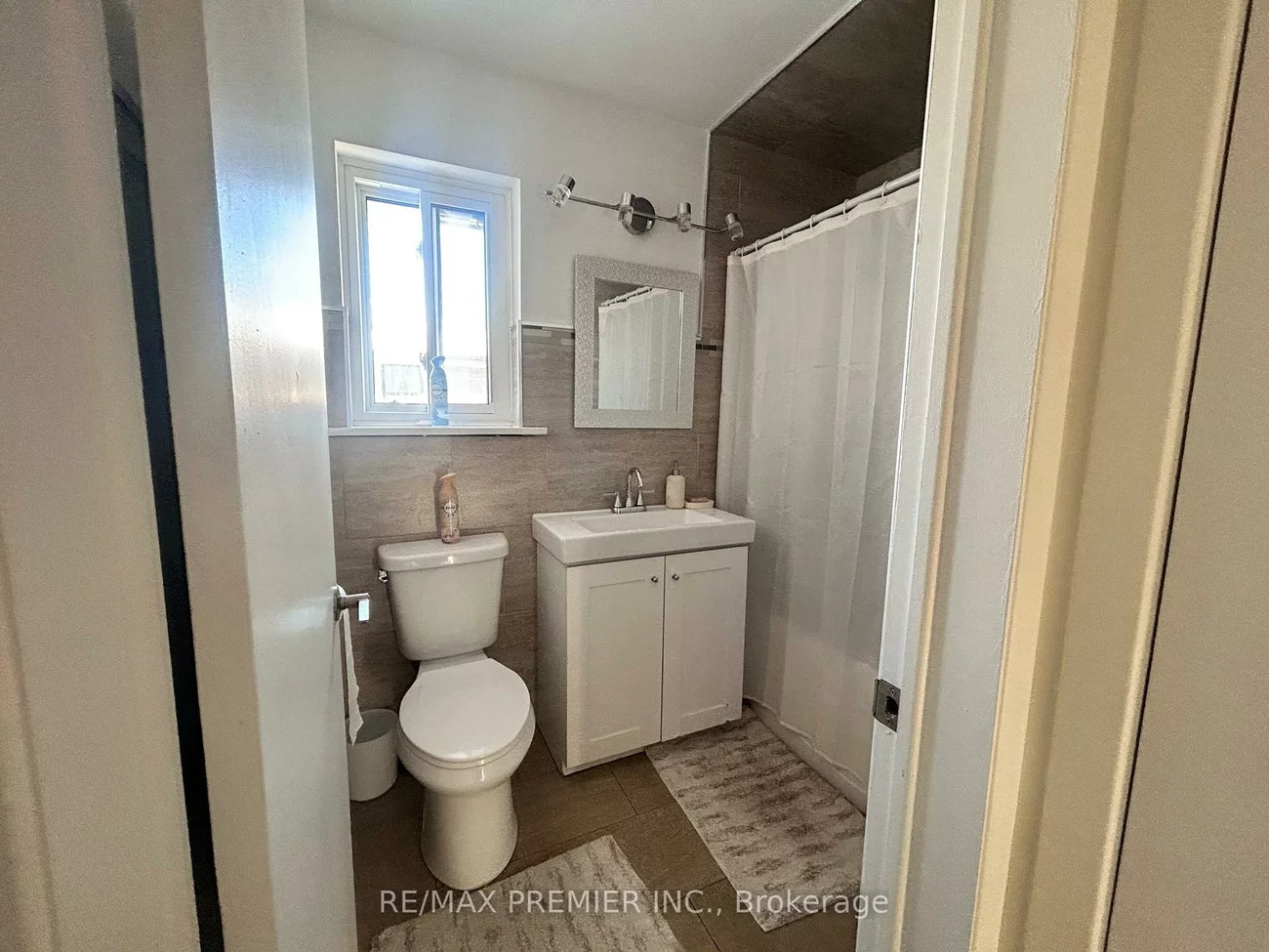 15, Lantos, Downsview-Roding-CFB, Toronto