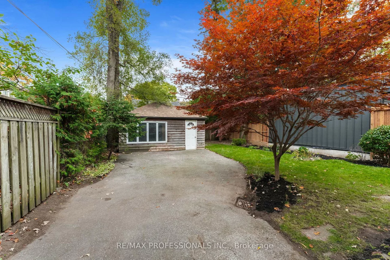 3, Lynngrove, Kingsway South, Toronto