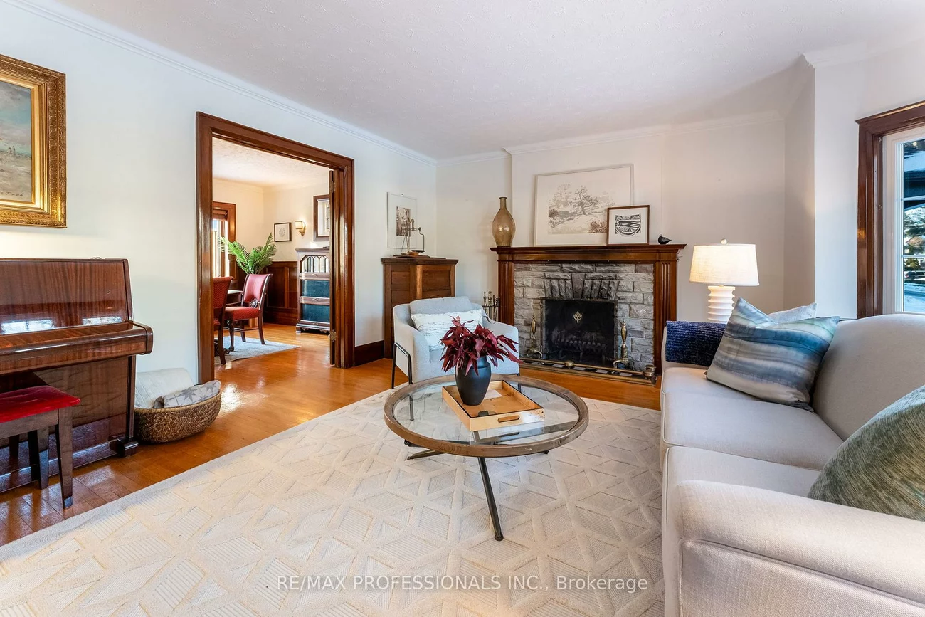 3, Lynngrove, Kingsway South, Toronto