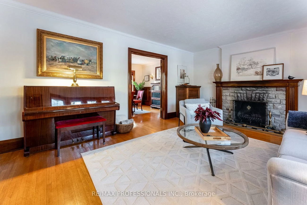 3, Lynngrove, Kingsway South, Toronto