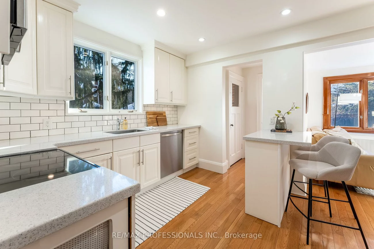 3, Lynngrove, Kingsway South, Toronto