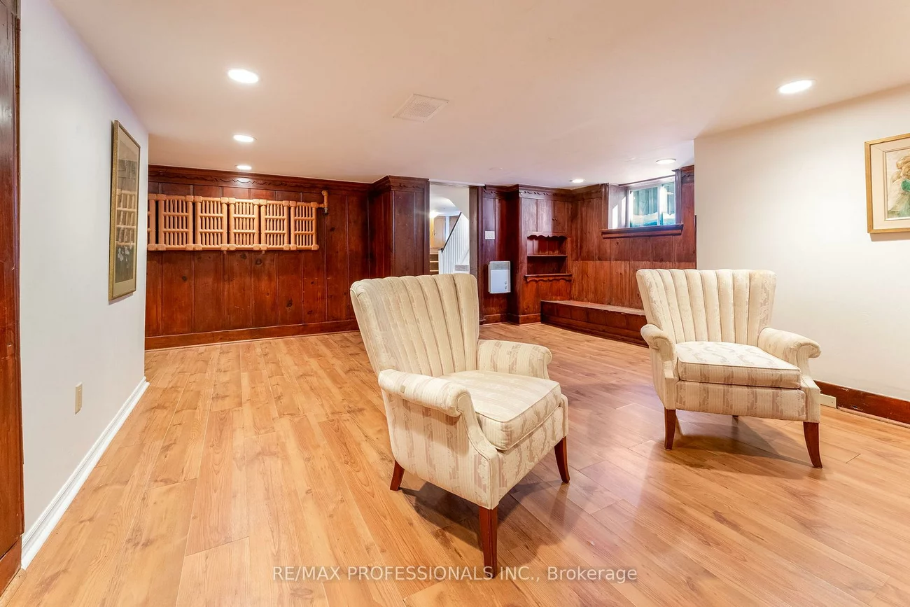 3, Lynngrove, Kingsway South, Toronto