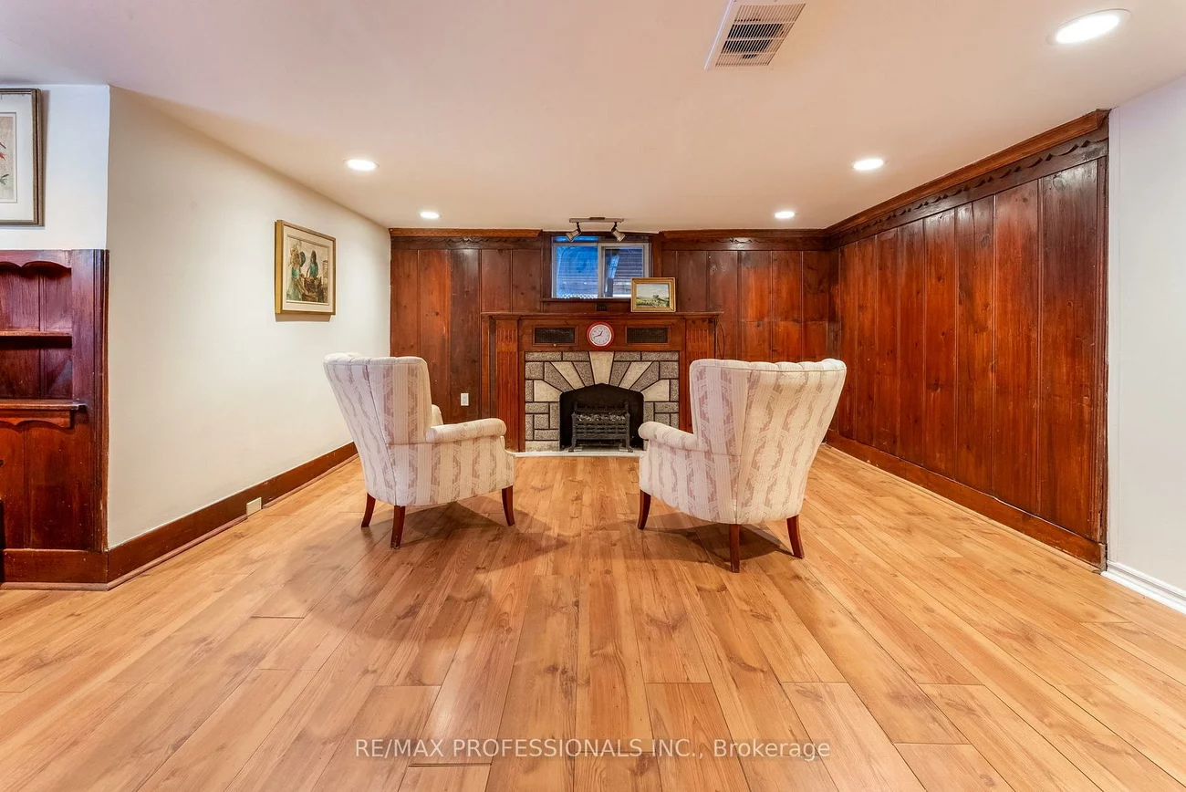 3, Lynngrove, Kingsway South, Toronto