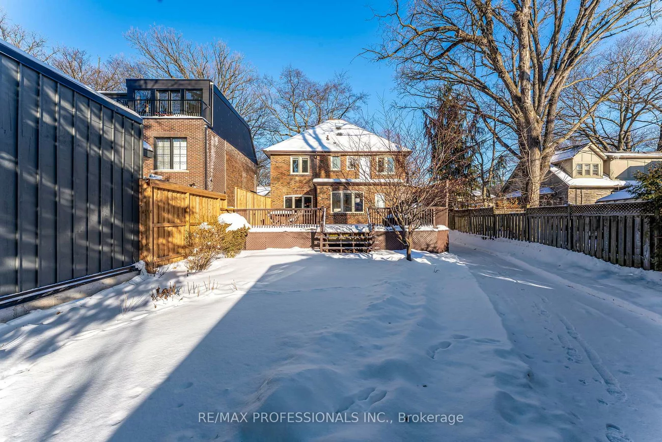 3, Lynngrove, Kingsway South, Toronto