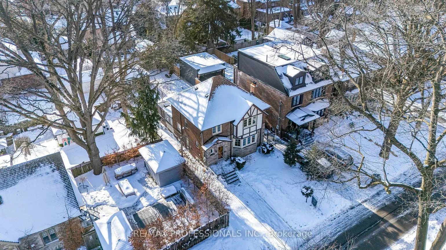3, Lynngrove, Kingsway South, Toronto