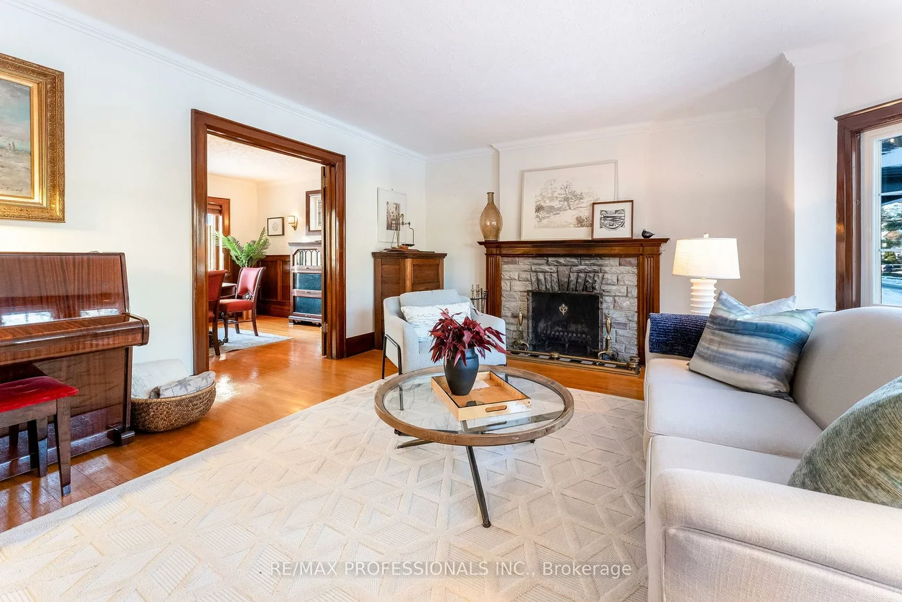 3, Lynngrove, Kingsway South, Toronto