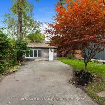 3, Lynngrove, Kingsway South, Toronto