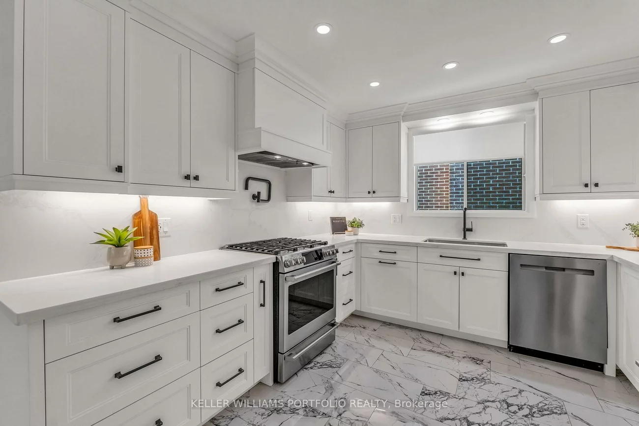 200, Lake Promenade, Long Branch, Toronto