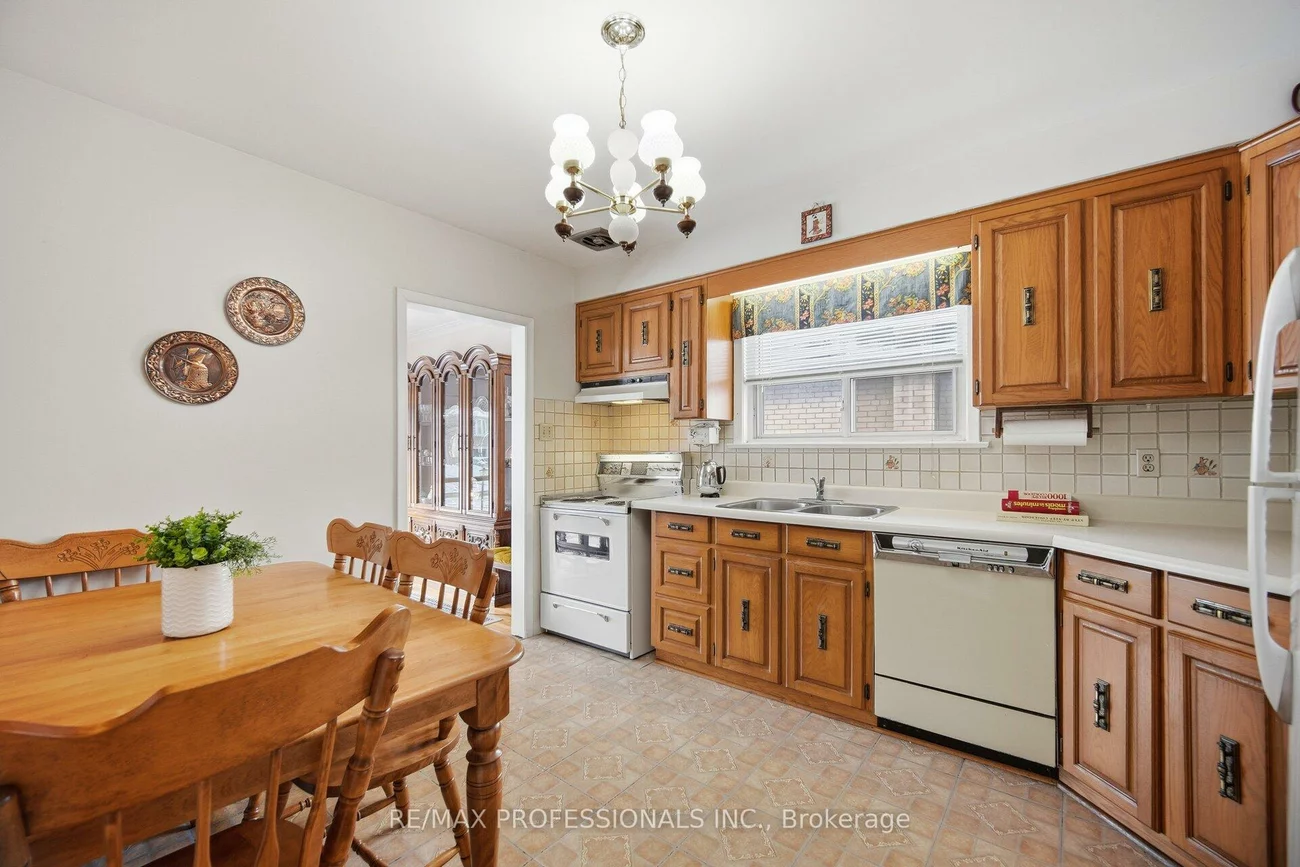 7, Pettit, Willowridge-Martingrove-Richview, Toronto