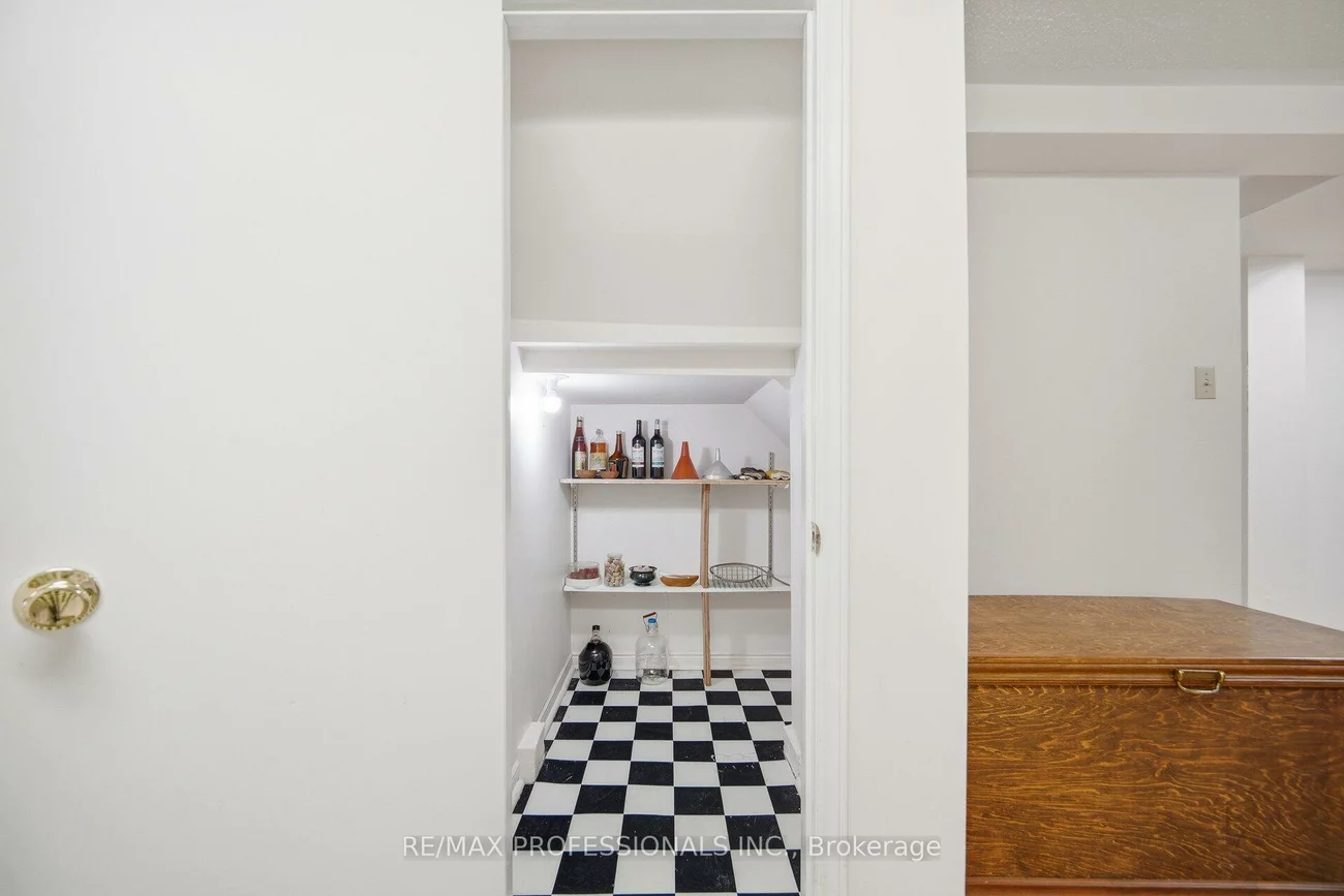 7, Pettit, Willowridge-Martingrove-Richview, Toronto