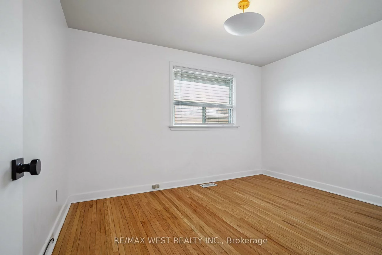 14, Ixworth, West Humber-Clairville, Toronto