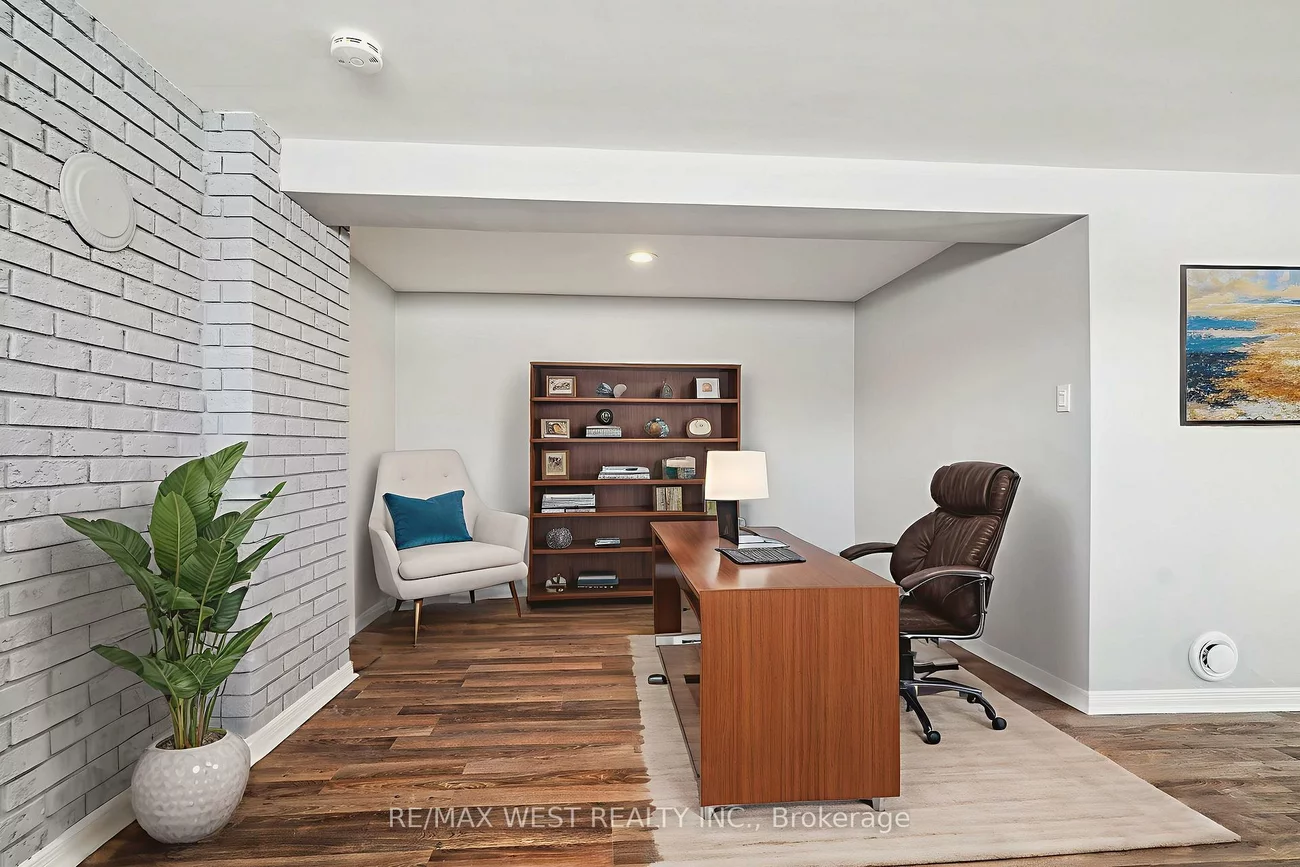 14, Ixworth, West Humber-Clairville, Toronto