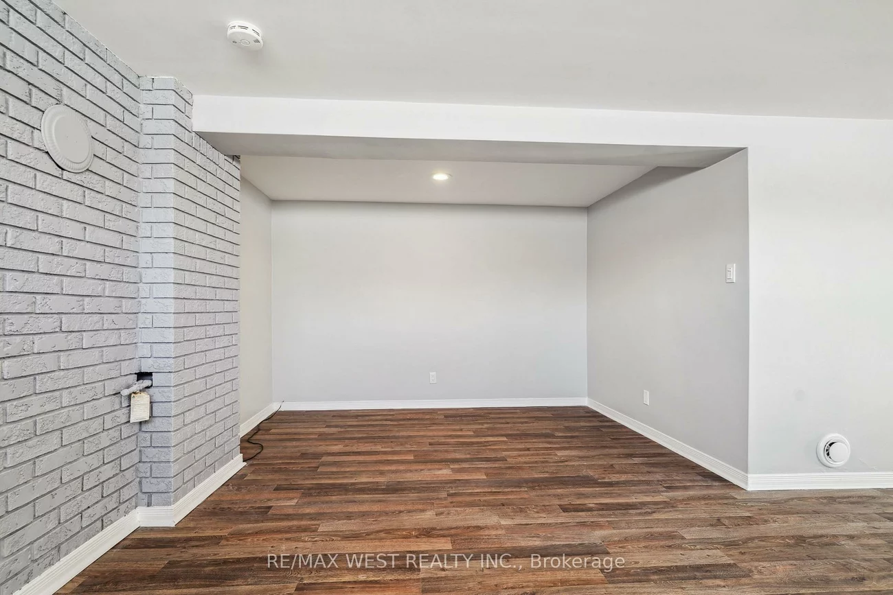 14, Ixworth, West Humber-Clairville, Toronto