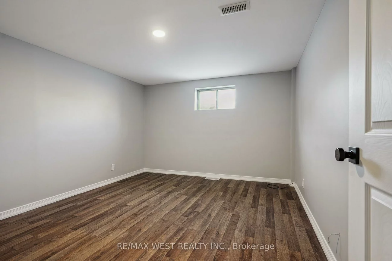 14, Ixworth, West Humber-Clairville, Toronto