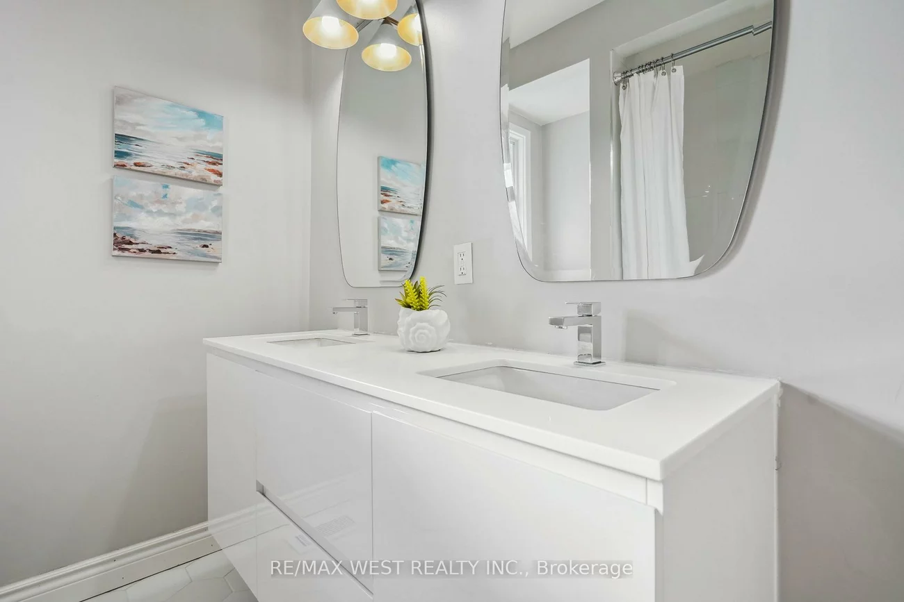 14, Ixworth, West Humber-Clairville, Toronto