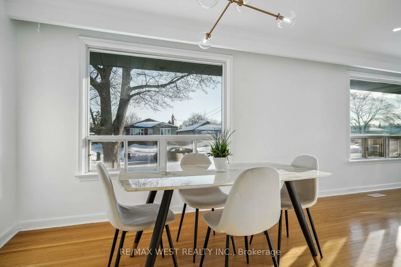 14, Ixworth, West Humber-Clairville, Toronto