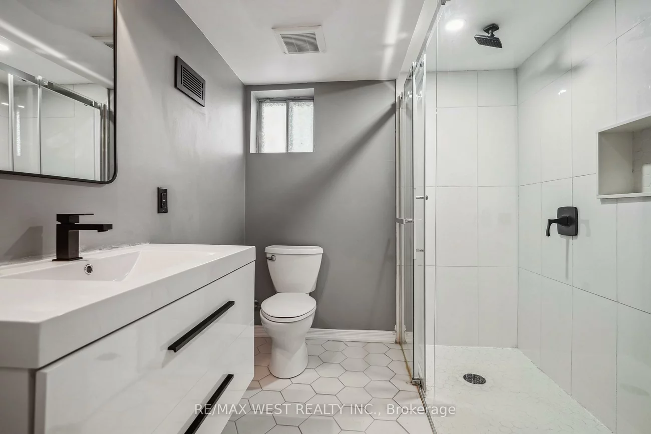 14, Ixworth, West Humber-Clairville, Toronto