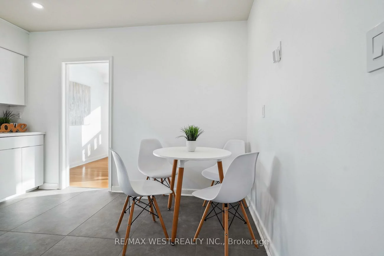 14, Ixworth, West Humber-Clairville, Toronto