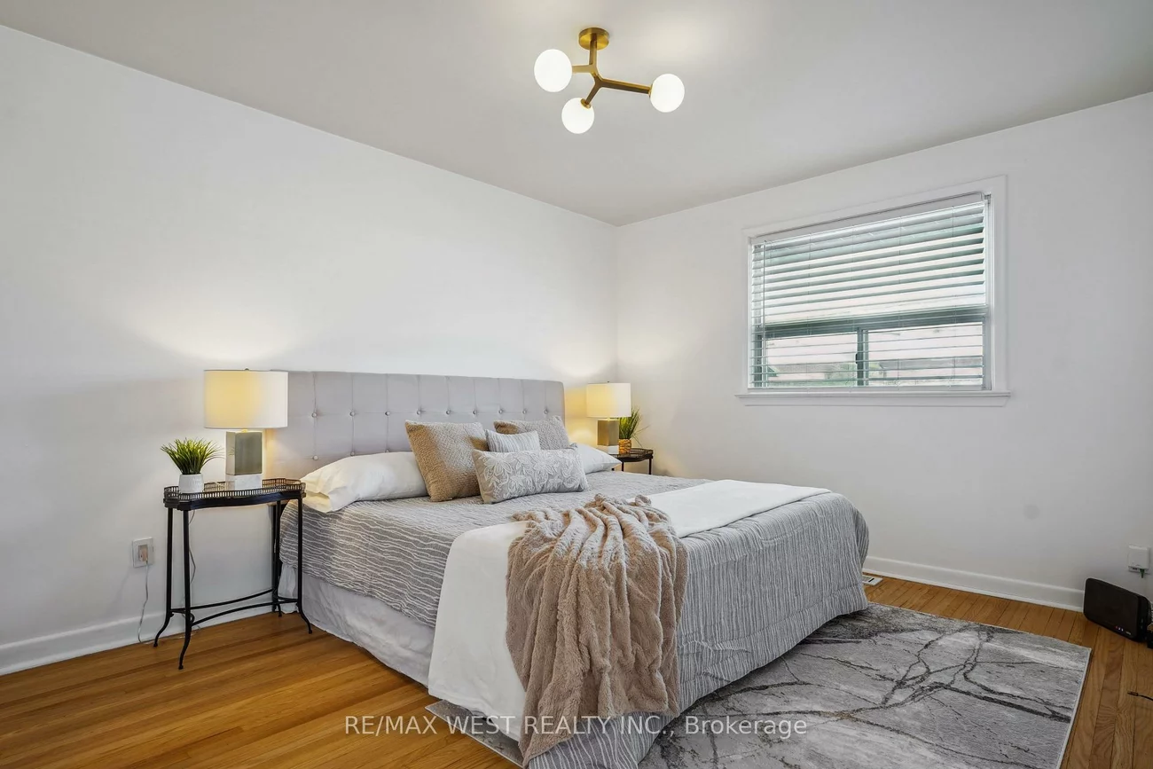 14, Ixworth, West Humber-Clairville, Toronto