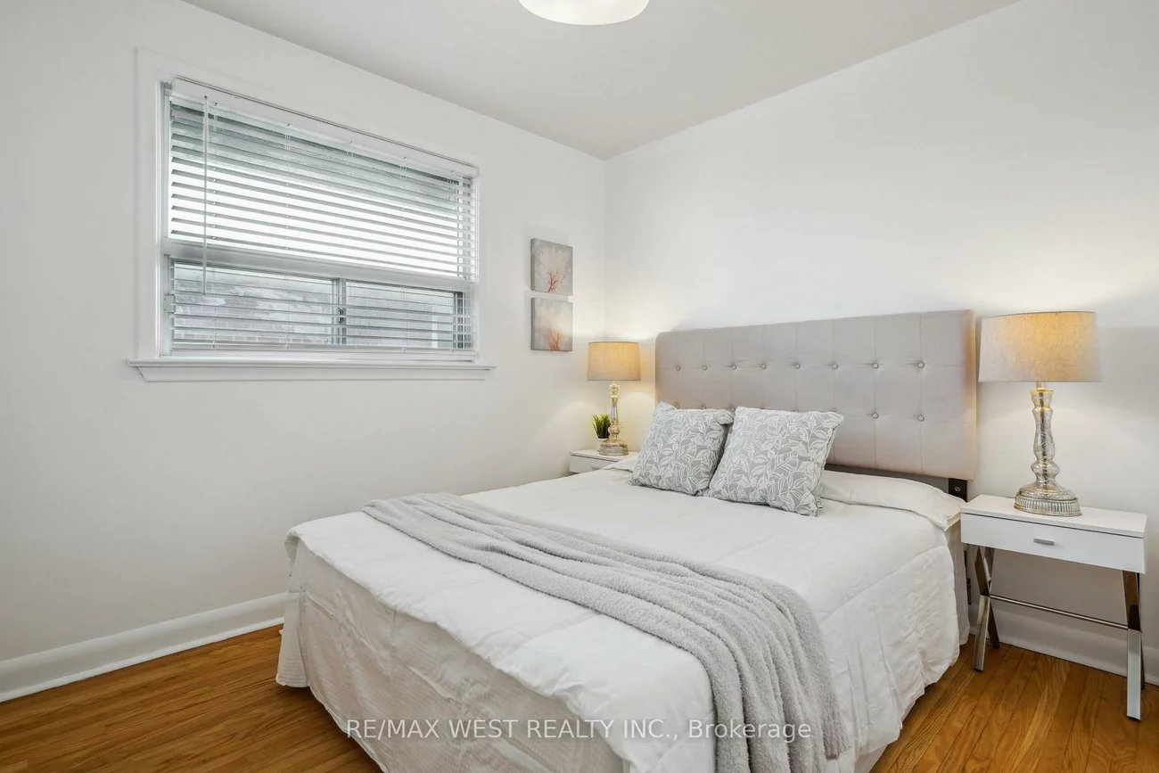 14, Ixworth, West Humber-Clairville, Toronto