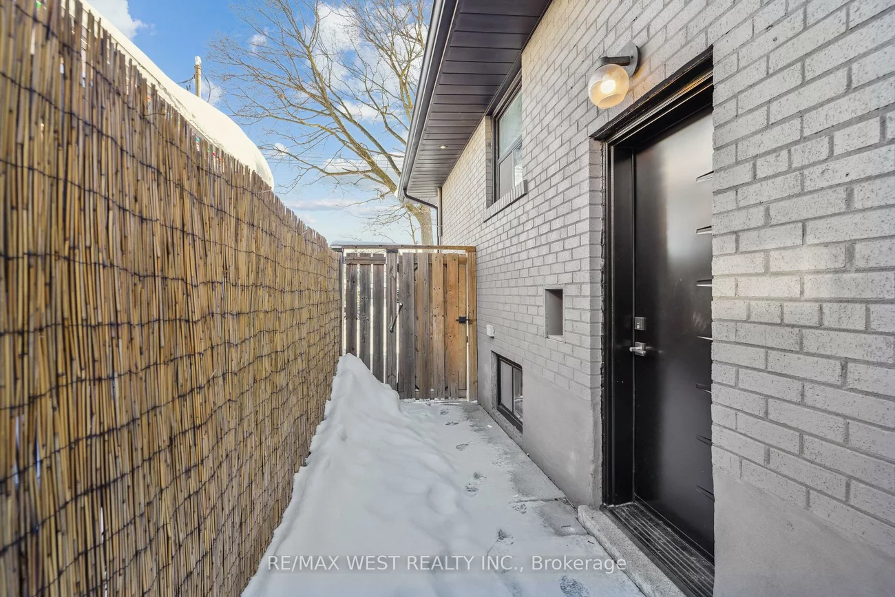 14, Ixworth, West Humber-Clairville, Toronto