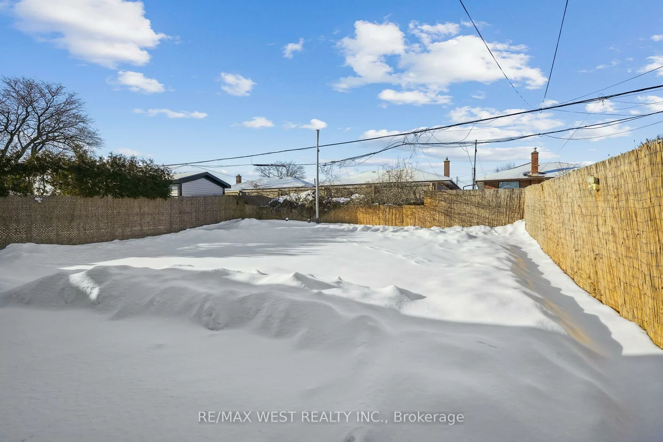 14, Ixworth, West Humber-Clairville, Toronto