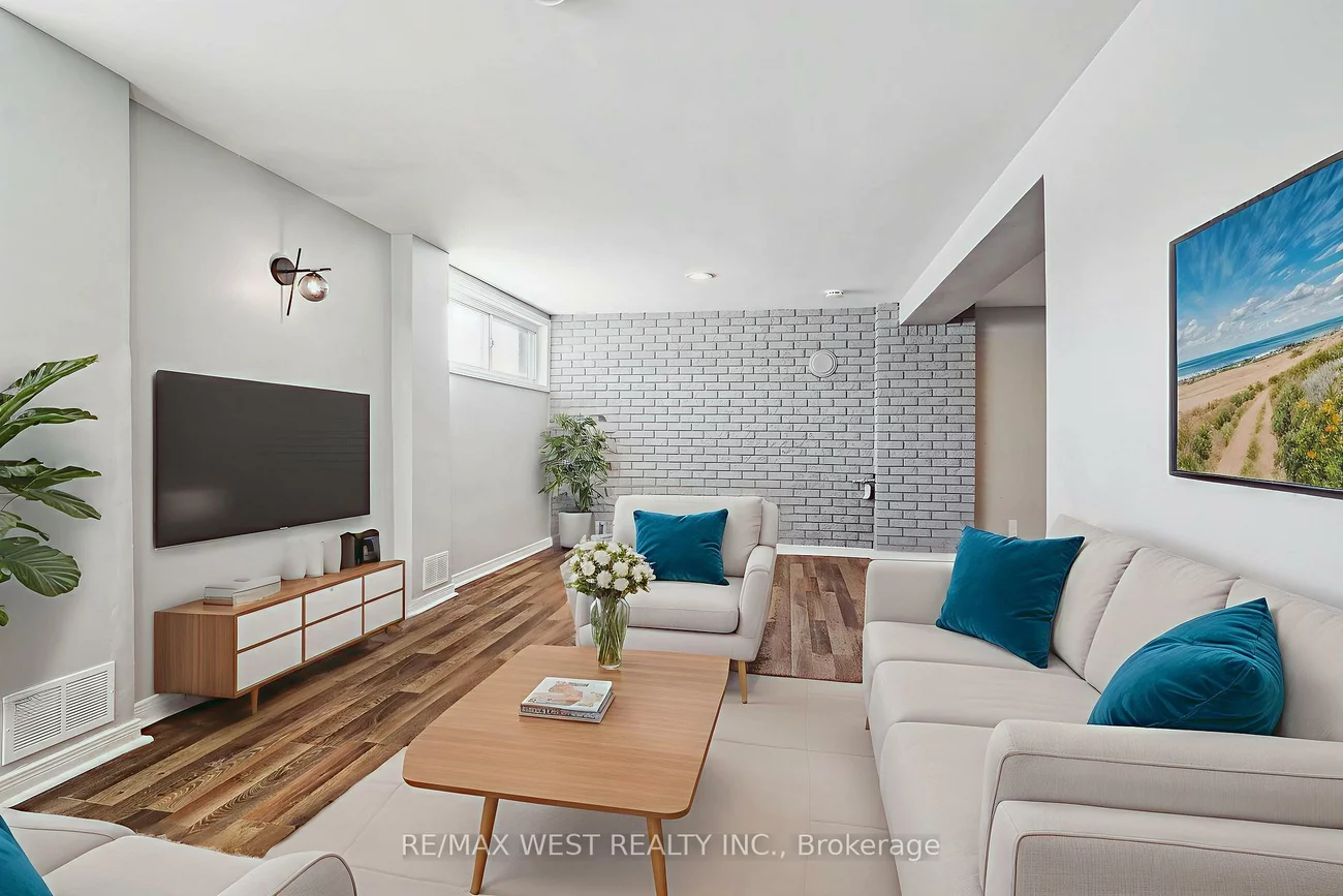 14, Ixworth, West Humber-Clairville, Toronto