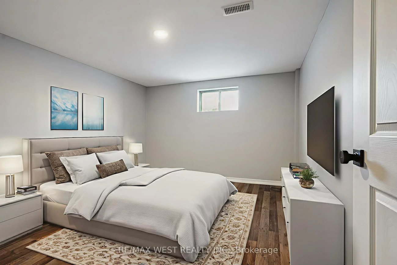 14, Ixworth, West Humber-Clairville, Toronto