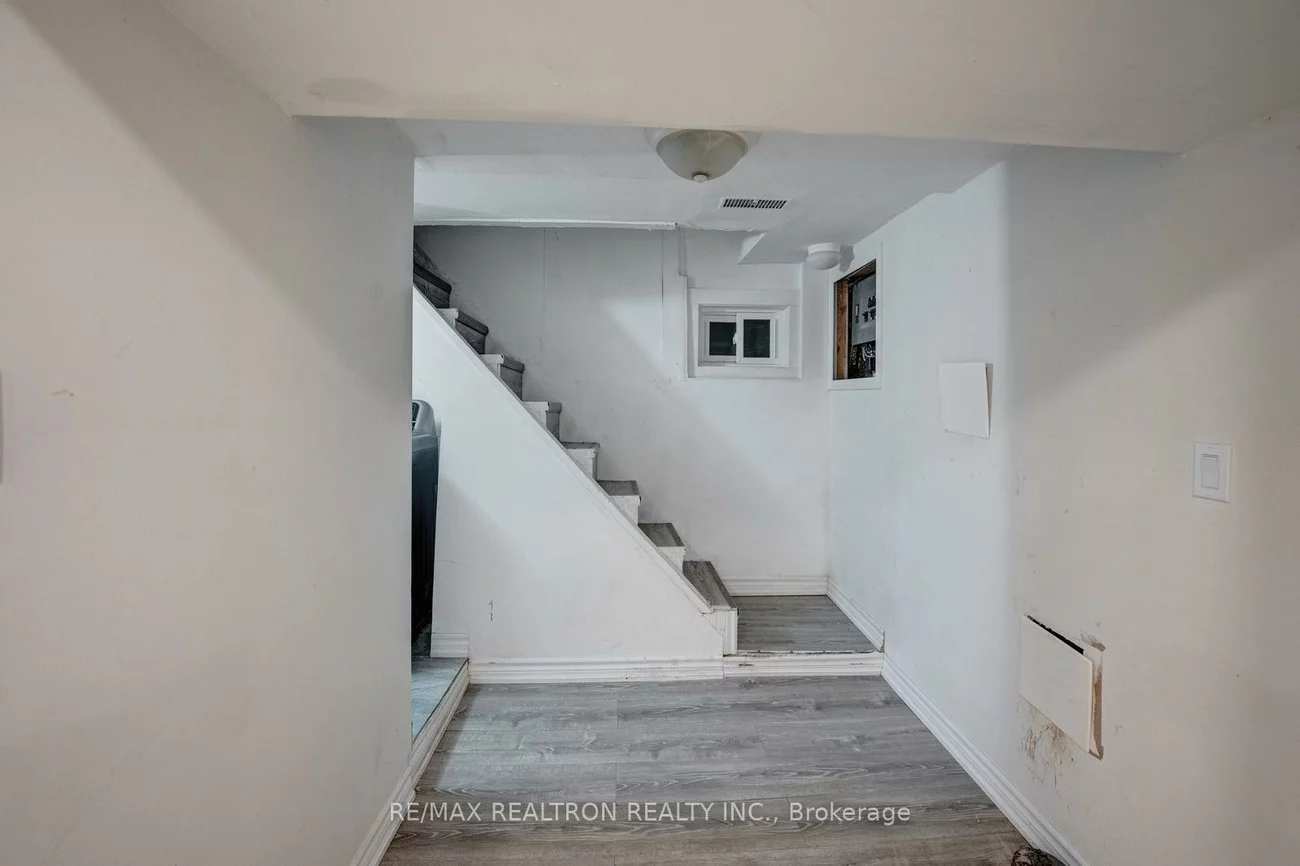 55, Chambers, Weston-Pellam Park, Toronto