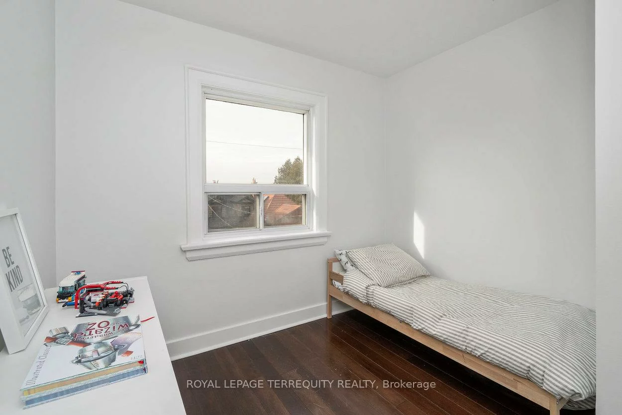 261, Blackthorn, Weston-Pellam Park, Toronto
