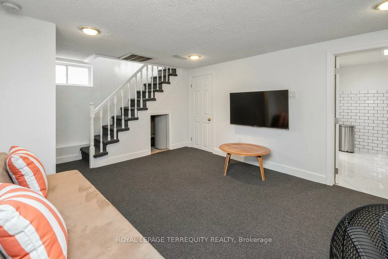 261, Blackthorn, Weston-Pellam Park, Toronto