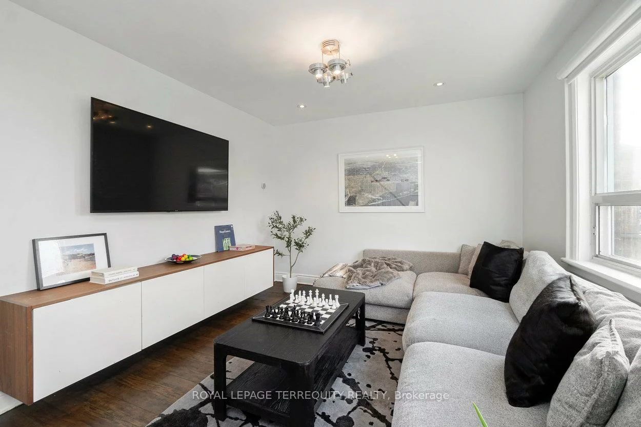 261, Blackthorn, Weston-Pellam Park, Toronto