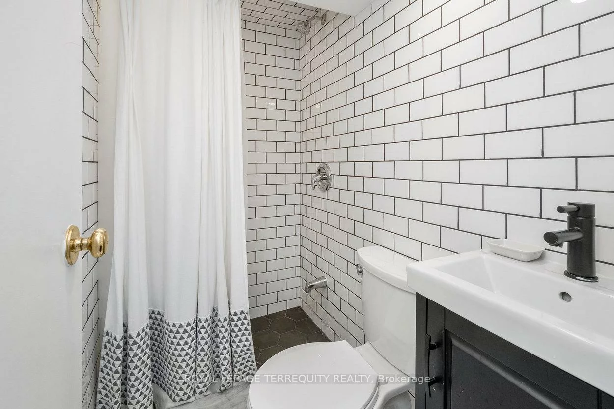 261, Blackthorn, Weston-Pellam Park, Toronto