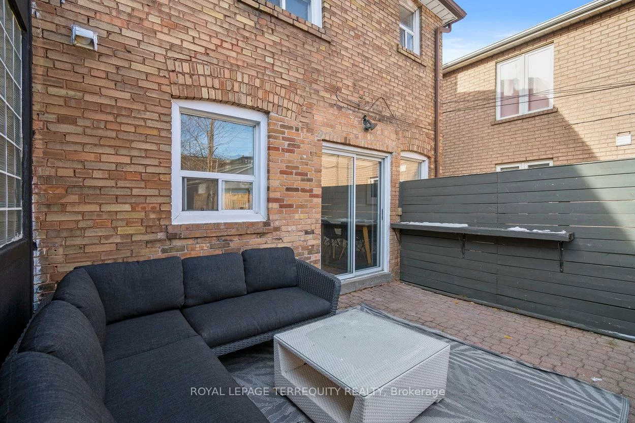 261, Blackthorn, Weston-Pellam Park, Toronto