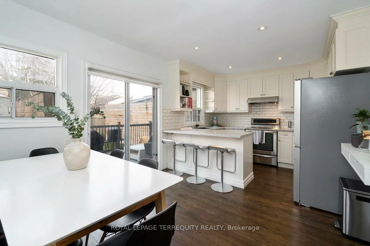 261, Blackthorn, Weston-Pellam Park, Toronto