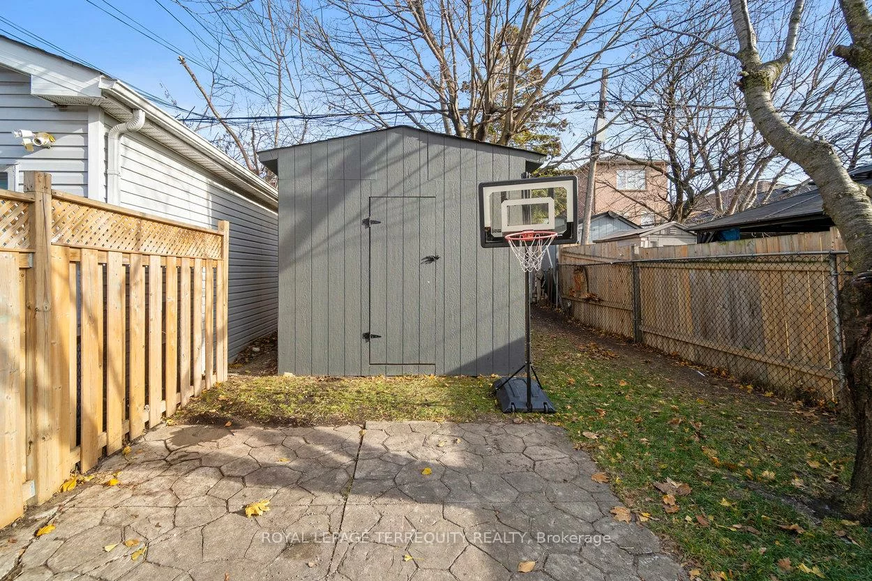 261, Blackthorn, Weston-Pellam Park, Toronto