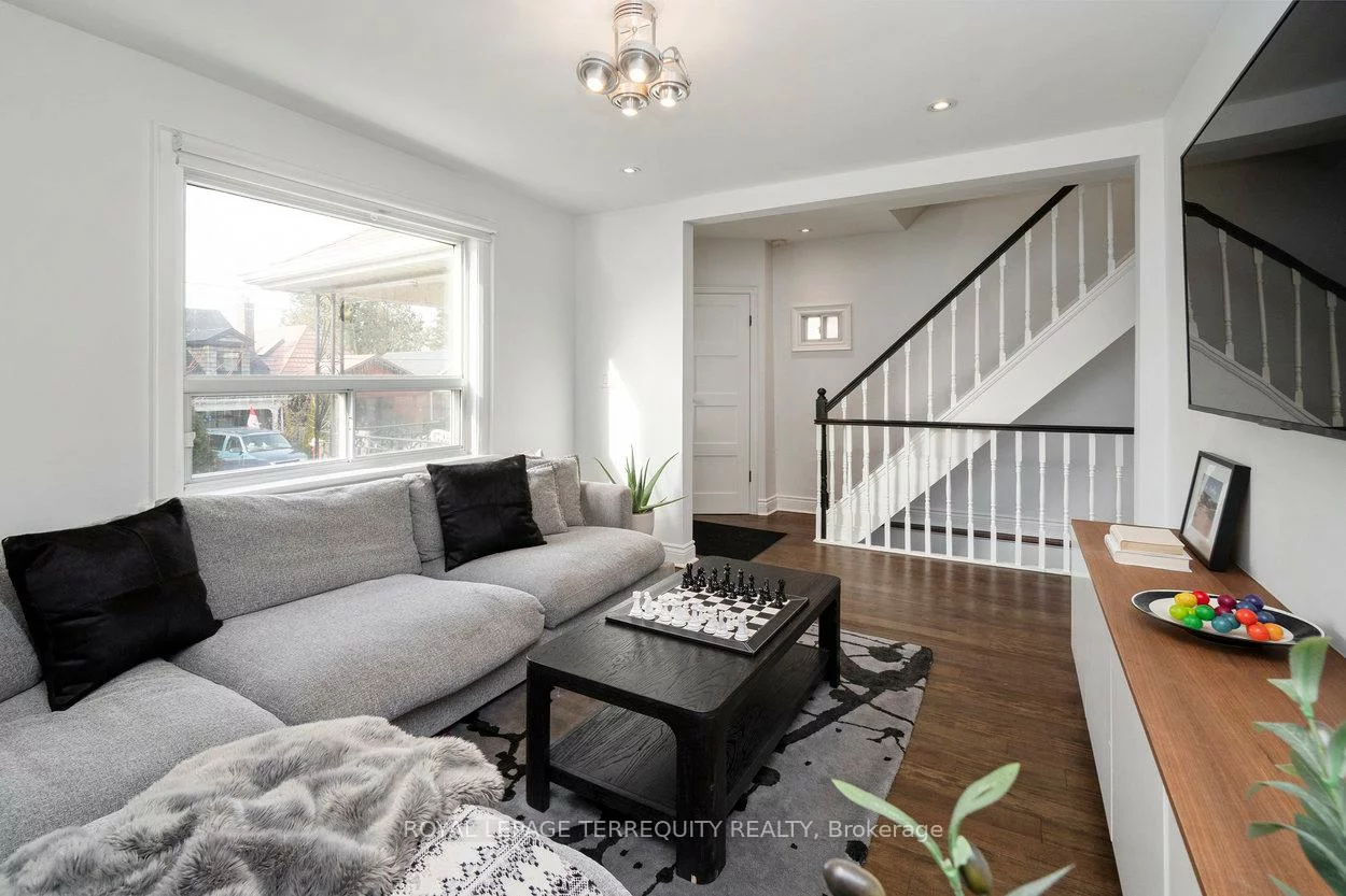 261, Blackthorn, Weston-Pellam Park, Toronto
