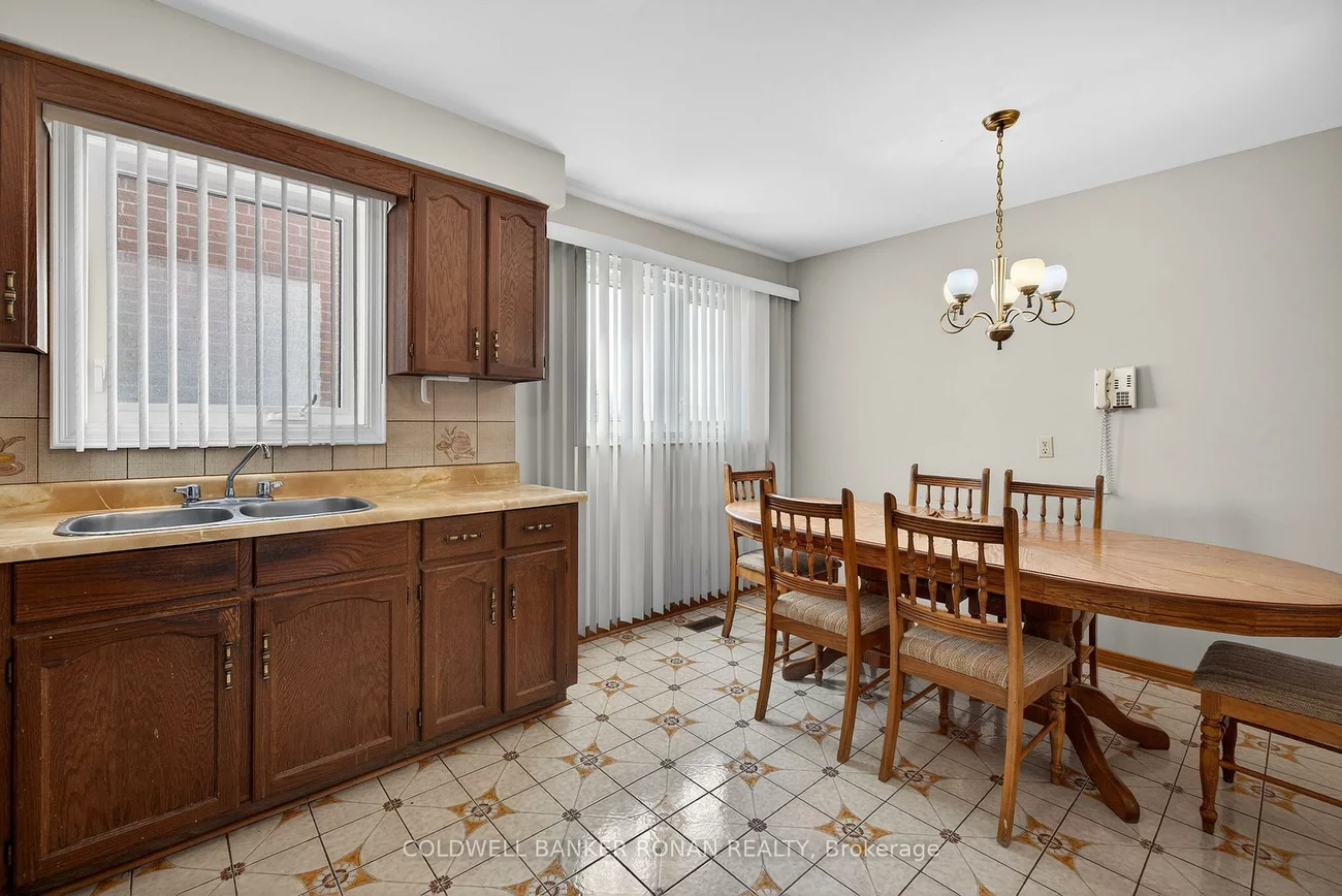 74, Minglehaze, Mount Olive-Silverstone-Jamestown, Toronto