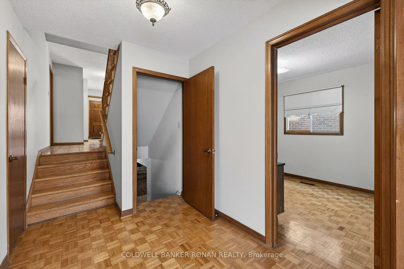 74, Minglehaze, Mount Olive-Silverstone-Jamestown, Toronto