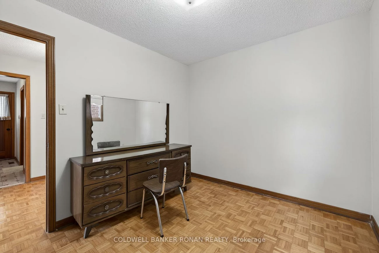 74, Minglehaze, Mount Olive-Silverstone-Jamestown, Toronto