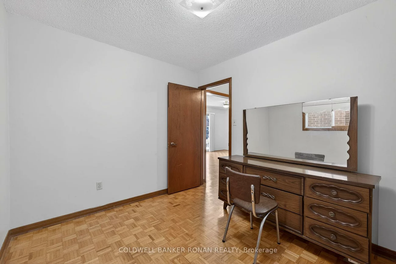 74, Minglehaze, Mount Olive-Silverstone-Jamestown, Toronto