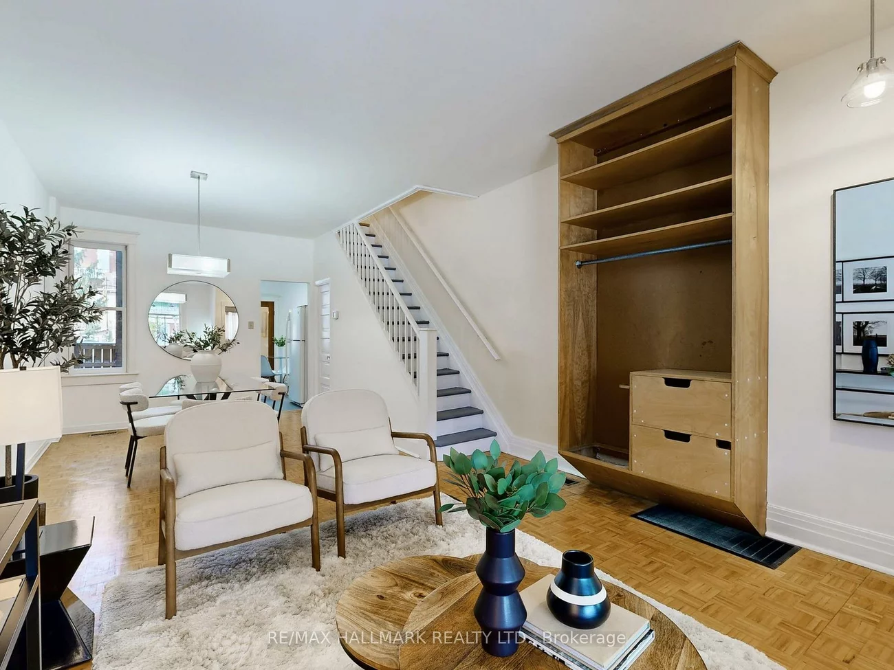 242, Delaware, Dovercourt-Wallace Emerson-Junction, Toronto