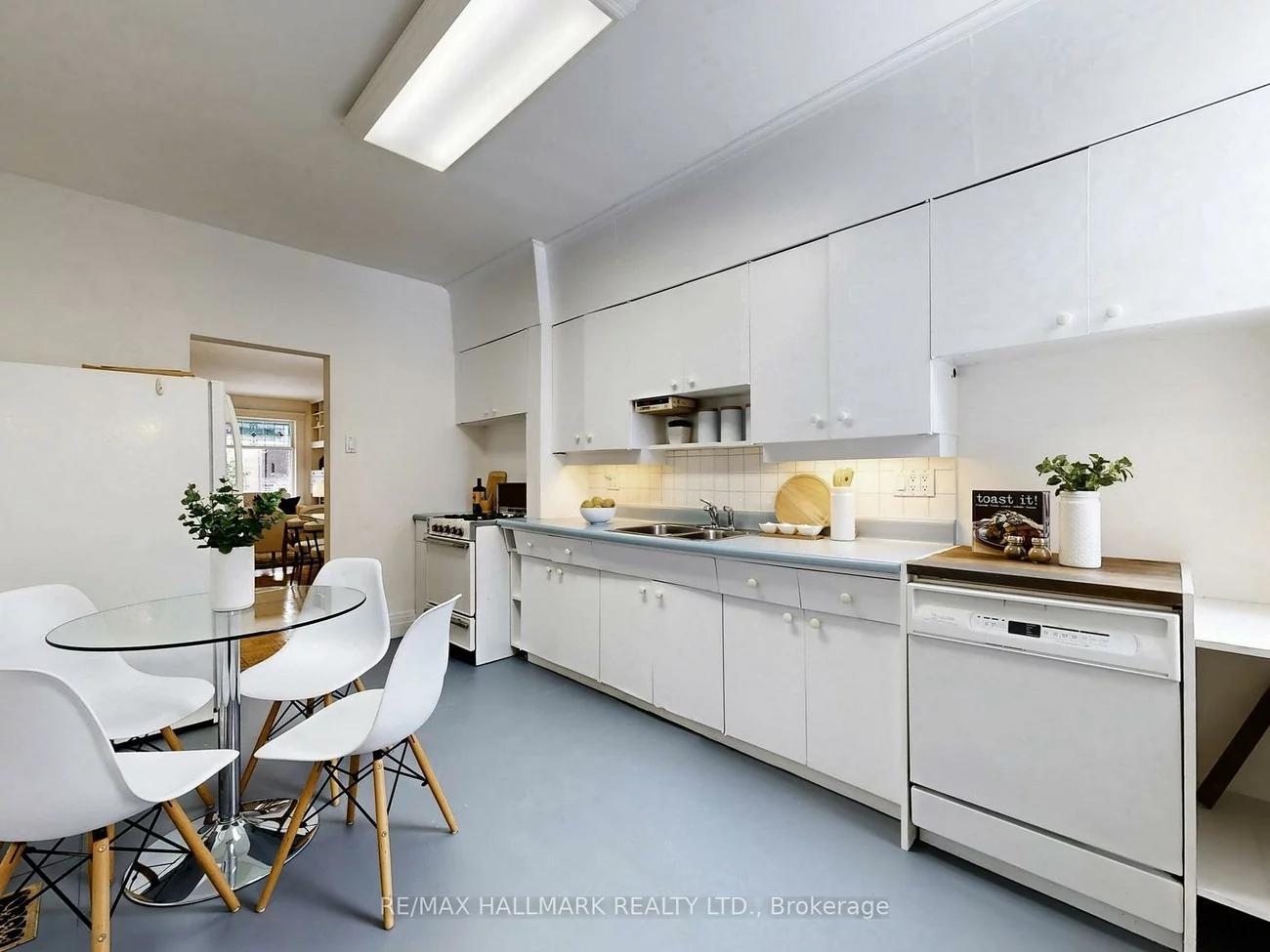 242, Delaware, Dovercourt-Wallace Emerson-Junction, Toronto