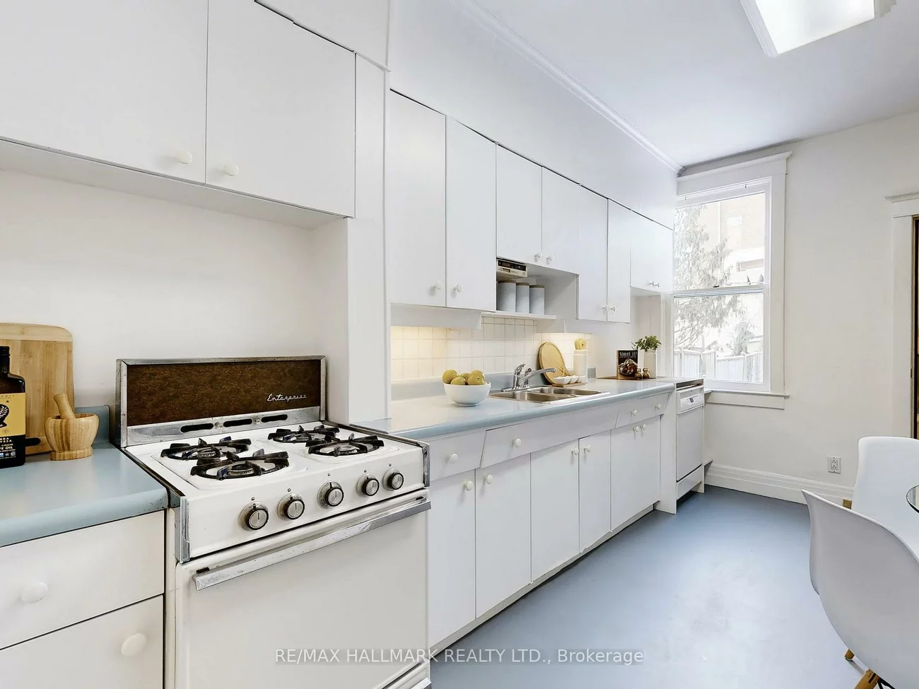 242, Delaware, Dovercourt-Wallace Emerson-Junction, Toronto