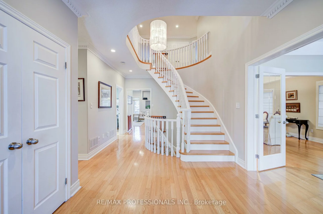 4662, Dundas, Edenbridge-Humber Valley, Toronto