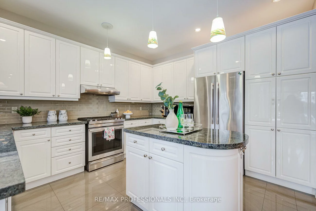 4662, Dundas, Edenbridge-Humber Valley, Toronto