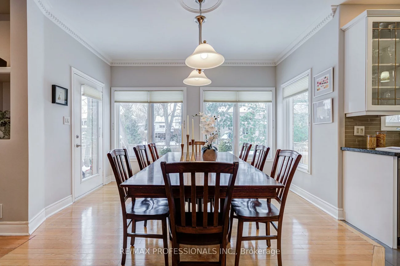 4662, Dundas, Edenbridge-Humber Valley, Toronto