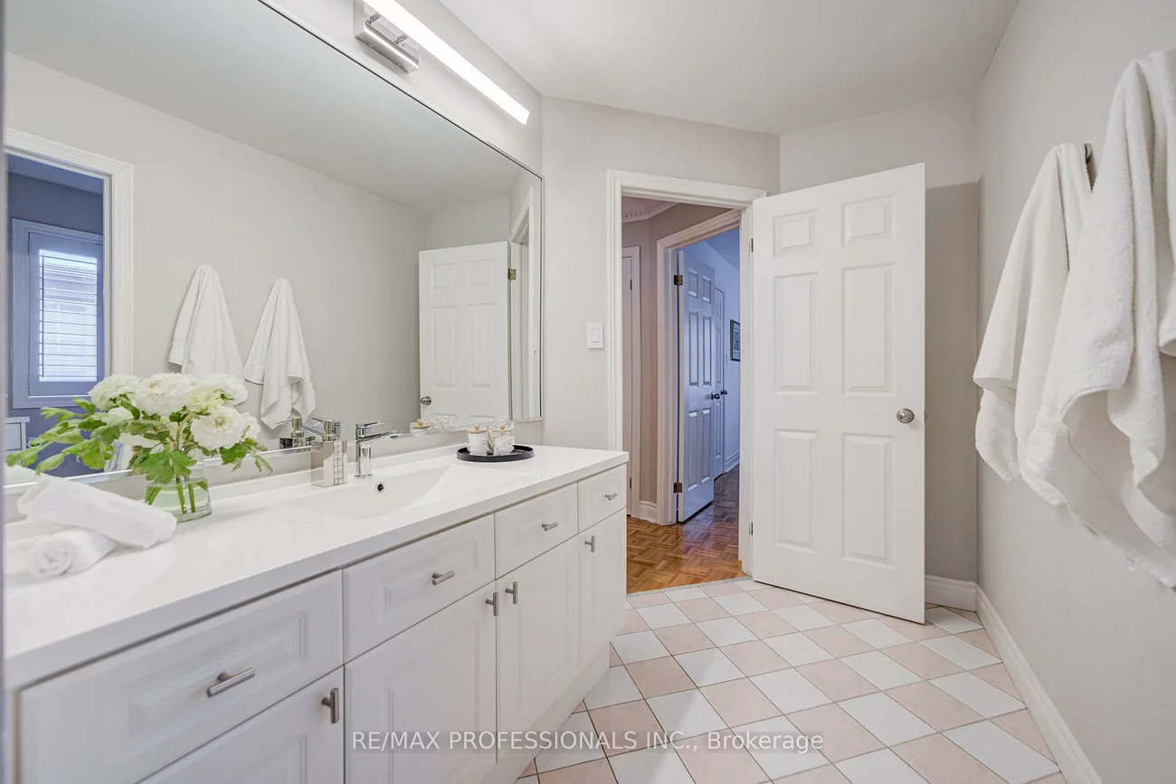 4662, Dundas, Edenbridge-Humber Valley, Toronto